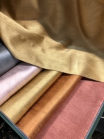 Tissu jacquard 100 % polyester de qualité supérieure, tissage haute densité, tombé fluide, plis stables et excellente résistance aux plis.