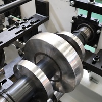 Machine de fabrication de gouttières et de tuyaux d'évacuation en acier pour systèmes de toiture métalliques, avec moteur à roulement, facile à utiliser, fabriquée en Chine