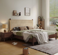 Lit plateforme en rotin et bois de pin massif style Wabi-sabi, taille King/Queen, avec rangement et design en corde tressée pour chambre principale