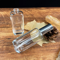 Flacon de parfum carré en verre de 25 ml avec bouchon à bille, surface mate givrée, impression sérigraphique, gravure, emballage en carton