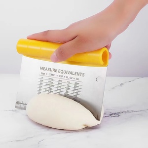 Raspador de cocina 2 en 1, raspador de masa de acero inoxidable y juego de raspador de tazón de PE con medición - Product Image 2
