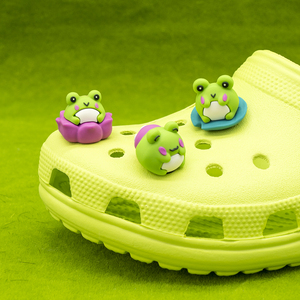 Charmes de chaussures en caoutchouc PVC 3D personnalisés tendance 2025, nouveaux modèles, vente en gros, animaux mignons et colorés, grenouilles, charmes de chaussures en vrac - Product Image 1