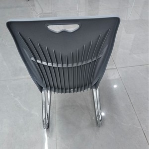 Chaise d'école grise en plastique ABS empilable 41x42x87cm design contemporain pour enfant et étudiant - Product Image 3