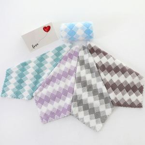 Serviette carrée en microfibre à trois couleurs, non pelucheuse, douce et absorbante, pour le nettoyage quotidien de la maison, lingette pour le lavage des mains - Product Image 2