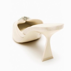 Sensuelle été nouveauté femmes Beige Satin appartements talon fin bout pointu chaussures de mariée avec flocon de neige strass maille doublure - Product Image 3