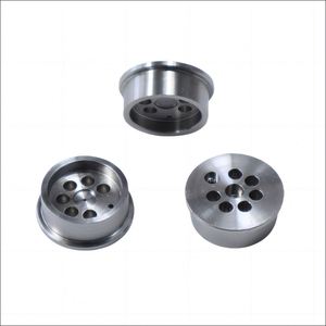 Pièces CNC pour instruments chirurgicaux en acier inoxydable : Service de taraudage et perçage de haute précision avec électroérosion à fil et brochage - Product Image 1