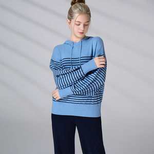 Sweat-shirt à capuche en tricot personnalisé avec manches lanternes et broderie en forme de cœur, en laine mérinos RWS douce et cachemire pour femmes - Product Image 5