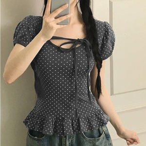 Blusa Elegante con Estampado de Lunares, Detalle de Lazo y Ribete de Encaje - Top Moderno con Cuello Redondo - Product Image 5