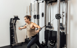 Système de poulies murales robustes à double câble pour entraînement fonctionnel à domicile – Entraînement de résistance et de force pour tout le corps - Product Image 4