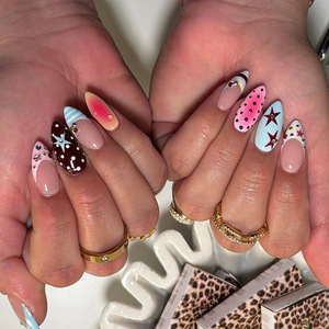 Uñas Postizas Estéticas Y2K de Colores Mezclados, Lindas con Estrellas, Puntos, Degradado, Color Nude, Forma Almendrada, Arte de Uñas a Presión - Product Image 1