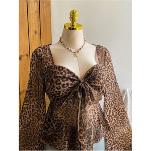 Blusa de Mujer con Mangas Campana y Estampado de Leopardo, Top de Gasa con Lazo Delantero y Peplum, Camisa Elegante para Fiesta - Product Image 4