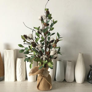 Décoration <span class=keywords><strong>de</strong></span> table <span class=keywords><strong>de</strong></span> Noël créative faite à la main pour <span class=keywords><strong>Amazon</strong></span> simulé fruits rouges cône <span class=keywords><strong>de</strong></span> pin aiguille <span class=keywords><strong>de</strong></span> pin coton <span class=keywords><strong>feuille</strong></span> d'eucalyptus - Product Image 5