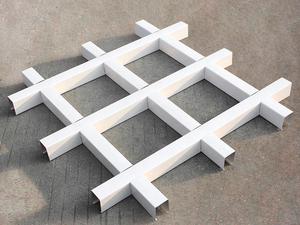 Décoration intérieure Lames métalliques Grille en aluminium Grille de <span class=keywords><strong>plafond</strong></span> Cellule ouverte Grille à lamelles Panneau de <span class=keywords><strong>plafond</strong></span> <span class=keywords><strong>Faux</strong></span> <span class=keywords><strong>plafond</strong></span> Design <span class=keywords><strong>pour</strong></span> boutique Hall Maison - Product Image 4