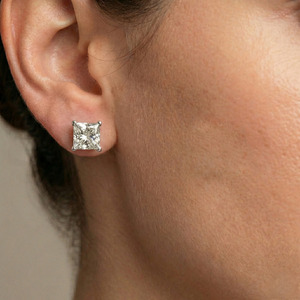 Elegantes Pendientes de Diamantes con Corte Princesa de 4 Quilates, Elaborados en Platino, Joyería Fina para Mujer, Ideales para la Colección de Joyas de Boda - Product Image 4