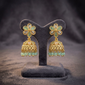 Grossistes de bijoux fantaisie en Inde Kanhai Jewels – Boucles d'oreilles ethniques Jhumki antiques pour femmes, plaqué or, sans nickel ni plomb - Product Image 1