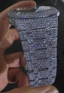 Montre en acier inoxydable de qualité supérieure avec diamants VVS, idéale pour un cadeau d'anniversaire ou de fête, disponible à un prix compétitif. - Product Image 5