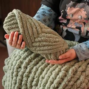 Fil à tricoter teint à la main, fil à tricoter en chenille teint en fil continu, 250 grammes par rouleau, fil à tricoter en chenille haute ténacité, fil à couverture moelleux, doux et velouté - Product Image 2