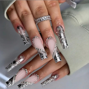 Ongles à presser de luxe argentés effet tourbillon, longs, forme cercueil, avec strass 3D, réutilisables, en acrylique, pour femmes, soirées et bals de promo - Product Image 4