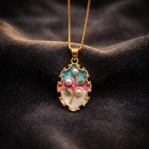 Collar Personalizado Chapado en Rodio con Diseño Floral Meenakari, Medallón Ovalado con Halo Natural y Acento de Perla, Cadena Fina, Regalo para Mujer - Product Image 5
