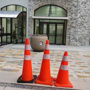 Fabrikant Groothandel 70Cm Snelwegen Signaal Flexibele Pvc Wegkegels Reflecterende Veiligheid Verkeerskegel - Product Image 2