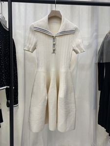 Robe courte en tricot décontractée à col rabattu et manches courtes de style français pour femmes, été 2026 - Product Image 3