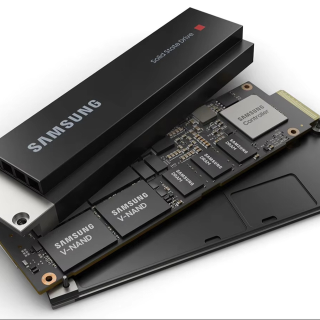 Hot Sale NVMe PM9A3 960G MZQL2960HCJR-00A07 Enterprise-Grade U.2 SSD | High IOPS PCIe 4.0 X4 Solid State Drive for Server