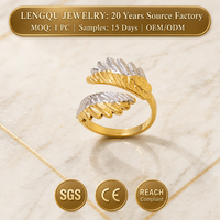 Bague ouverte audacieuse en acier inoxydable plaqué or 18 carats, motif plume texturée, bicolore, pour femme, usage quotidien et occasions spéciales