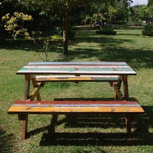 Découvrez une élégance intemporelle avec cette table de pique-nique d'extérieur en teck rustique, de 150x70x78 cm, fabriquée en bois durable. - Product Image 3