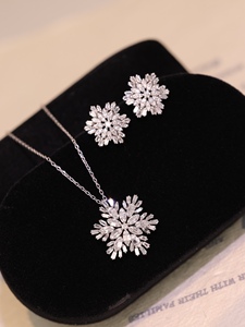 ชุดเครื่องประดับดอกไม้หิมะเพชรแท้ทองคำขาว 18K รุ่น Xinfly Trendy พร้อมสร้อยคอ จี้ ต่างหูแบบติดหู  สั่งทำได้ - Product Image 2