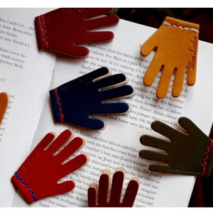 Marcapáginas de cuero con forma de palma, creativo y exquisito, personalizable, grabado, separador de libros, clip para libros, etiqueta separadora de libros. - Product Image 1