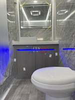 Remorque sanitaire mobile 4 stations avec climatisation, spacieuse, conforme aux normes DOT américaines, à vendre