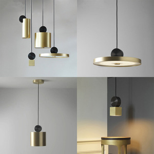 โคมไฟเพดานสไตล์นอร์ดิกแบบสามดวง ดีไซน์โมเดิร์นเรียบหรู เหมาะสำหรับห้องนอน/ข้างเตียง โคมไฟระย้าสำหรับห้องรับประทานอาหาร - Product Image 1