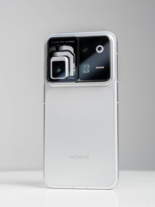 Nouveau design 2026 HON OR Robot Phone Gimbal Camera Portable 6.4'' 1.5k Amoled Snap Dragon 8 Elite Gen5 5500mAh 100W 5G Smartphone - Product Image 5