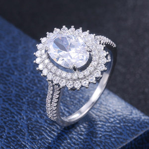 Anello elegante da donna con design scintillante intarsiato, gioielli versatili e alla moda per tutti i giorni - Product Image 4