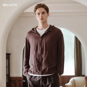 Chaqueta con Capucha Color Café Inspirada en el Estilo Vintage de Brloote, Diseñada para Brindar Comodidad y una Estética Clásica de la Época Antigua - Product Image 2