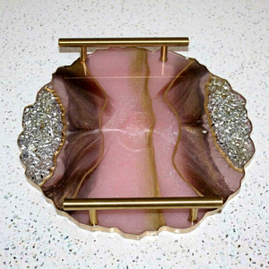Planche de service en résine époxy, construction élégante et durable, idéale pour recevoir des invités et pour un usage domestique quotidien - Product Image 1