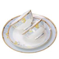 Service de vaisselle en porcelaine de Jingdezhen à motif floral avec bordure dorée de luxe, compatible lave-vaisselle, micro-ondes et four, idéal pour les banquets à domicile et les cadeaux