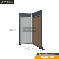 Présentoir de porte autoportant en acier de haute qualité YEK moderne et robuste avec bras réglables pour salle d'exposition et exposition de portes intérieures