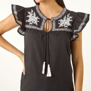 Blusa de Algodón con Mangas Cortas con Volantes y Borlas Bordadas de Estilo Bohemio para Mujer, Nueva Llegada - Product Image 1