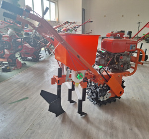 Cultivador de gasolina rojo con alimentador de semillas y múltiples accesorios, tractor multifuncional mini para granja. - Product Image 3