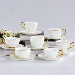 Taza de Café de Cerámica de Lujo con Baño de Oro Estilo Europeo, con Asa y Plato para Regalo - Product Image 4