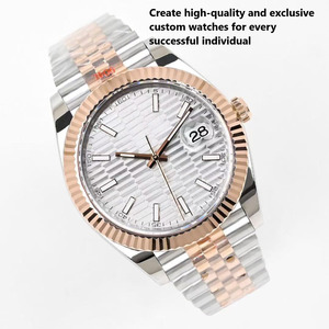 Toute la montre est fabriquée en acier inoxydable 904L et est dotée d'<span class=keywords><strong>un</strong></span> matériau lumineux <span class=keywords><strong>bleu</strong></span> glace de qualité supérieure. C'est une montre mécanique - Product Image 4