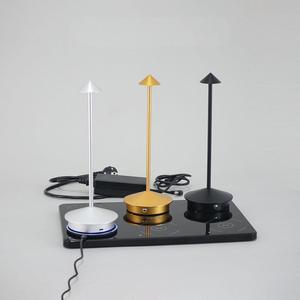 Khách Sạn Cấp Không Dây LED Bàn Đèn Dimmer Có Thể Sạc Lại E14 Bóng Đèn Cơ Sở Nhôm Cơ Thể Thiết Kế Hiện Đại Cho Ngoài Trời Cà Phê Nhà Hàng - Product Image 1