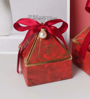 Boîte cadeau de mariage en carton triangulaire miniature artisanale romantique en chocolat et bonbons, fabriquée avec des matériaux recyclés écologiques personnalisés