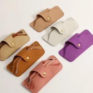 Estuche para gafas estilo lanyard favorito de las influencers de Instagram, bolsa minimalista de microfibra para gafas graduadas, gafas de sol de viaje - Product Image 2