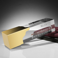 Trophée personnalisé en cristal K9 avec base métallique en forme de montagne pour cadeaux souvenirs de coopération commerciale