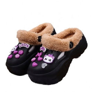 Sabots d'hiver pour femmes doublés de peluche en EVA avec breloques décoratives, pantoufles à bout ouvert, semelle épaisse et confortable pour l'extérieur - Product Image 5