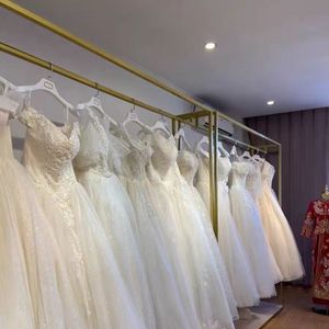 ขายชั้นวางชุดแต่งงาน, ชั้นวางโชว์สินค้าระดับไฮเอนด์, ชั้นวางชุดแบบตั้งพื้นสีทองสำหรับสตูดิโอถ่ายภาพ - Product Image 2