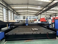 Machine de découpe laser à fibre ultra grand format 12025 sur rail au sol 12000W pour la découpe de longues plaques métalliques