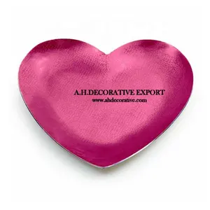 골동품 핑크 컬러 심장 모양의 클래식 디자인 금속 트레이 서빙 건조 과일 및 초콜릿